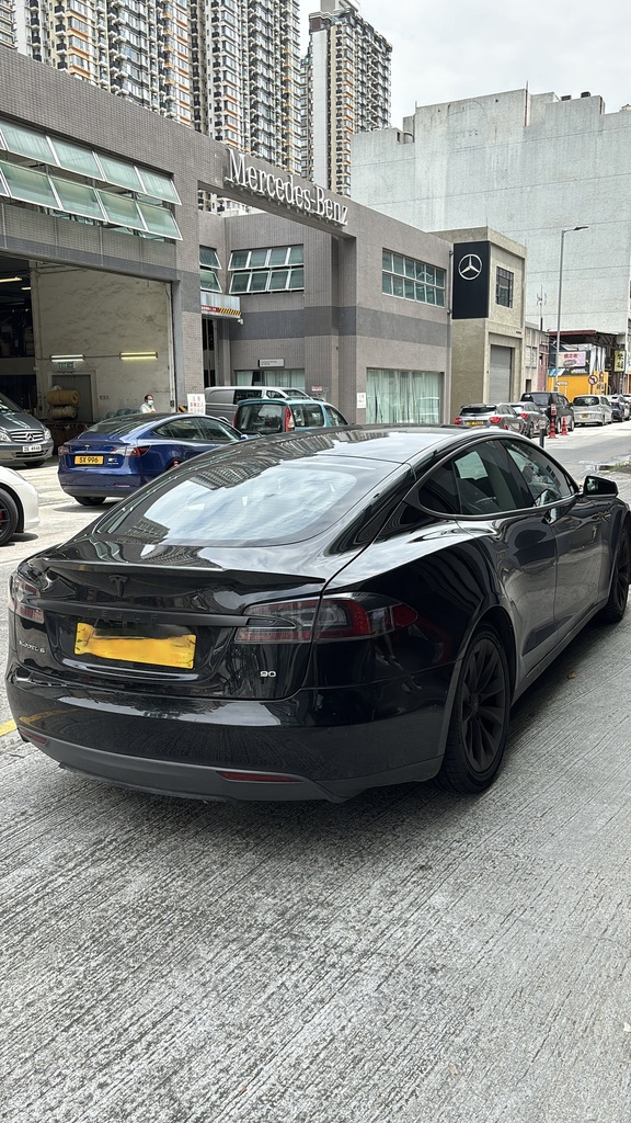 Tesla Model S 90 in Black Rental Plan 